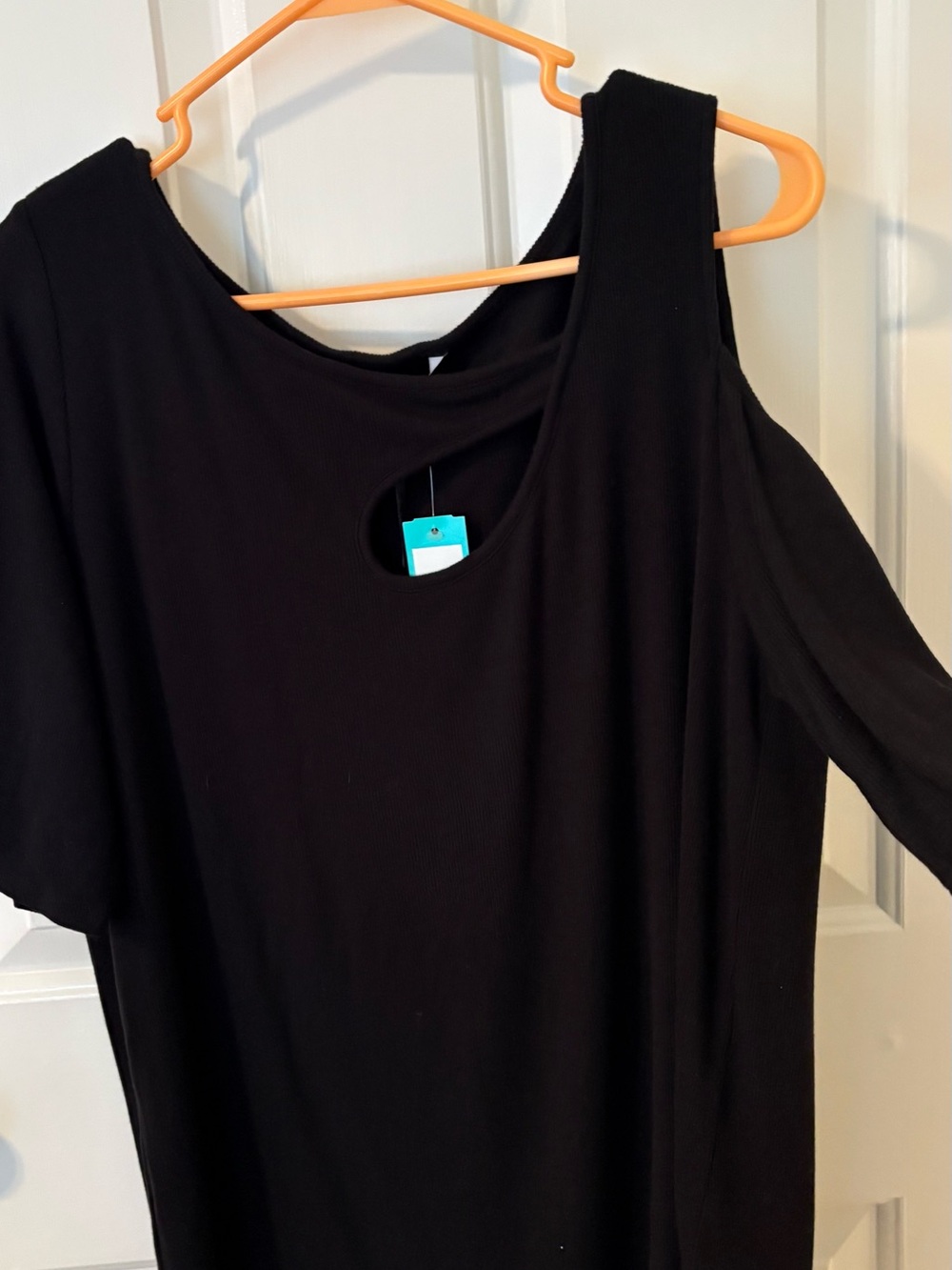 Black cold shoulder top NWT